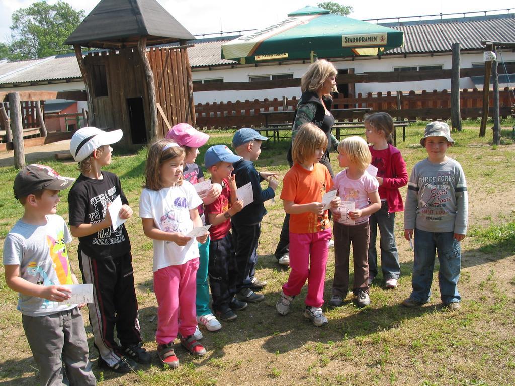 Вілла Zoopark Zelcin Мельник Екстер'єр фото