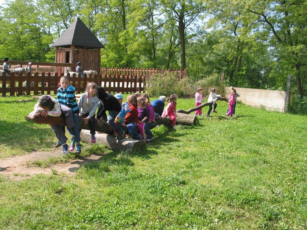 Вілла Zoopark Zelcin Мельник Екстер'єр фото